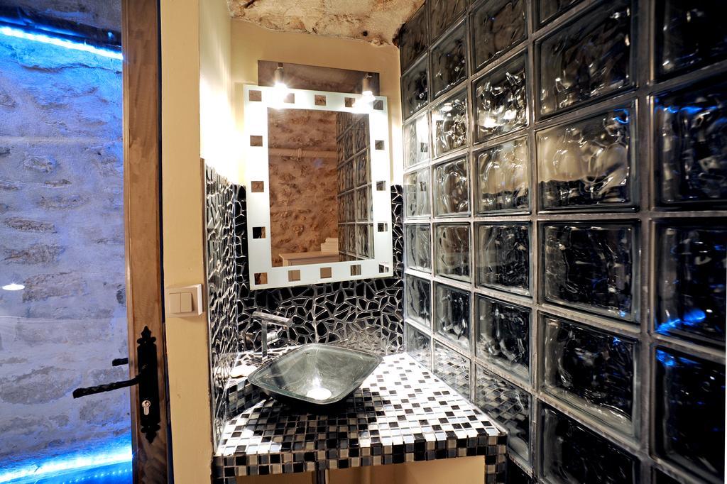 Unique Loft Apartment In Le Marais ปารีส ภายนอก รูปภาพ