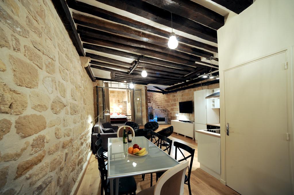Unique Loft Apartment In Le Marais ปารีส ภายนอก รูปภาพ