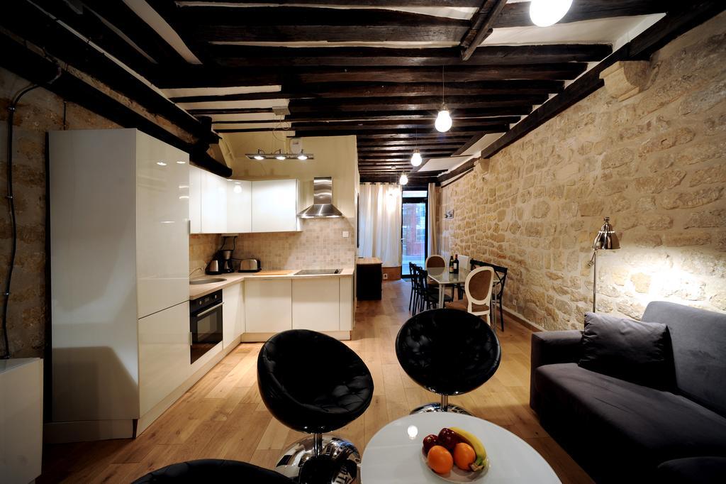 Unique Loft Apartment In Le Marais ปารีส ภายนอก รูปภาพ