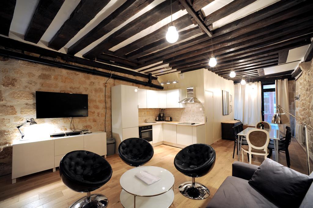Unique Loft Apartment In Le Marais ปารีส ภายนอก รูปภาพ